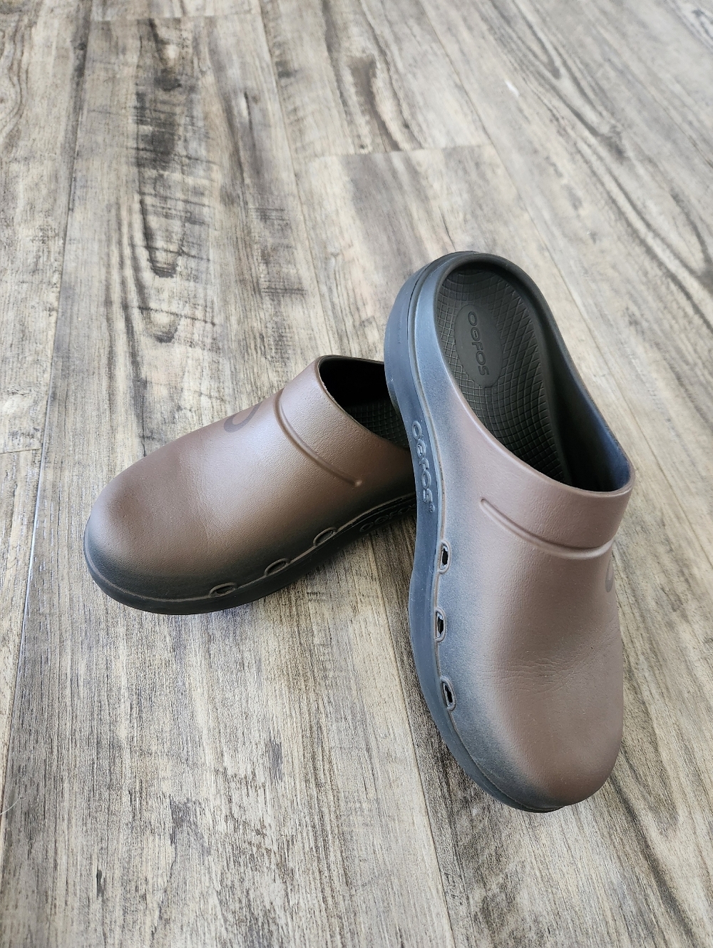OOFOS Oocloog Clog Unisex Ombre Brown Slip-On Comfort Clog